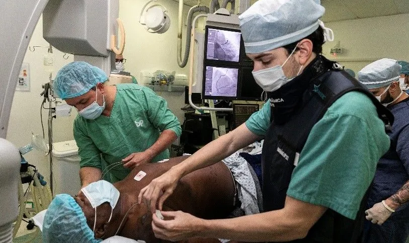 Entenda como funciona o menor marca-passo do mundo, que está em uso no Brasil