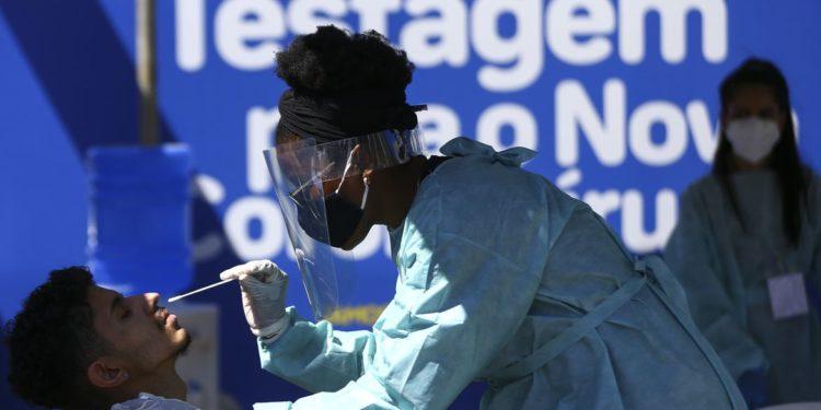 Brasil registra 11,7 mil casos de covid-19 e 36 mortes em 24 horas