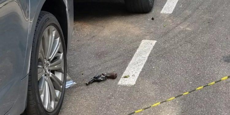 Assalto a clientes em restaurante no Dia dos Namorados termina em tiroteio, em SP