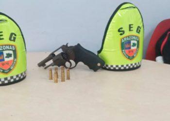 Homem é flagrado com arma e vai parar no hospital após reagir à prisão em Manaus