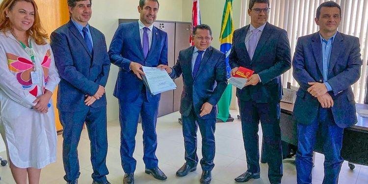 TJAM e Defensoria Pública recebem relatório da CPI da Amazonas Energia