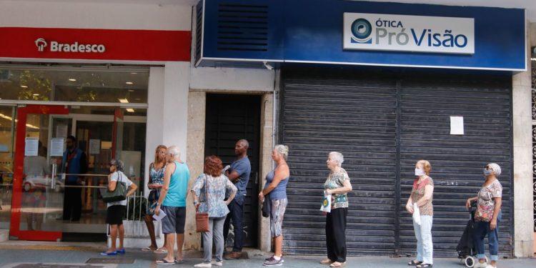 Taxa média do empréstimo pessoal tem alta de 0,74%, aponta Procon-SP