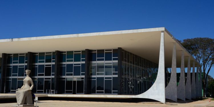 Estados e DF acionam STF contra lei que limita cobrança de ICMS