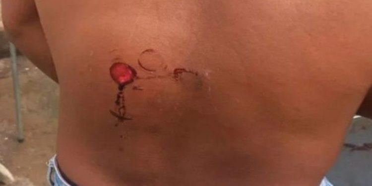 Vídeo: PM atira nas costas de torcedor rendido durante jogo