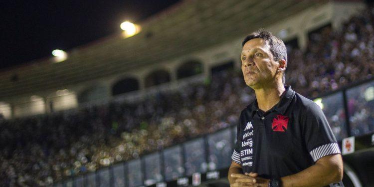 Zé Ricardo pede demissão e deixa comando técnico do Vasco