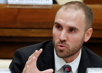 Ministro da Economia argentino deixa cargo em meio a crise no governo