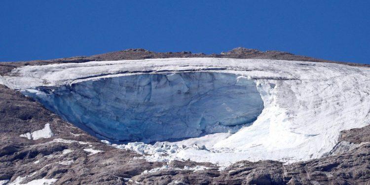 Oito alpinistas são localizados após colapso de geleira italiana