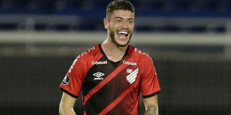 Libertadores: Athletico-PR arranca empate com Libertad e avança