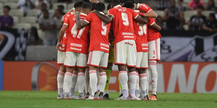 Internacional derrota o América-MG e volta ao G4 do Brasileiro
