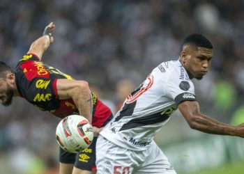 Vasco e Sport empatam em Maracanã lotado