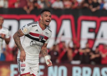 Diante do Atlético-GO, São Paulo volta a vencer no Brasileiro