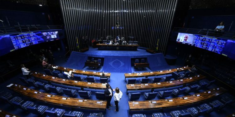 Senado aprova crédito consignado para beneficiário do Auxílio Brasil