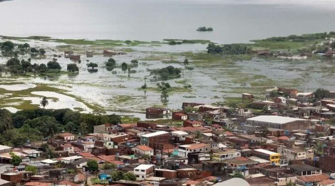 Chuvas no Nordeste causam mortes e deixam mais de 70 mil desalojados