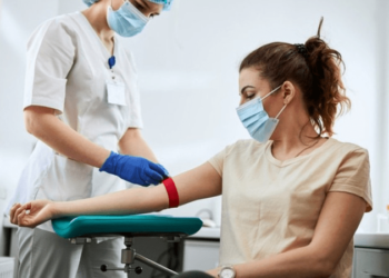 Covid: em que situações devo fazer check-up após infecção?