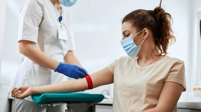 Covid: em que situações devo fazer check-up após infecção?