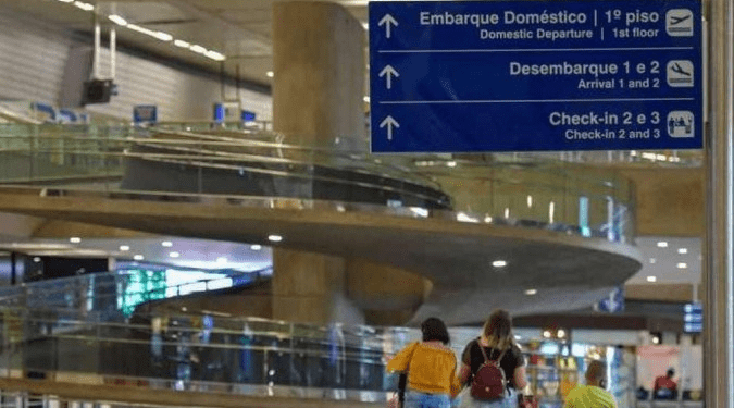 ‘Viagem aérea pode virar luxo se não atacarmos custos’, diz CEO da Azul