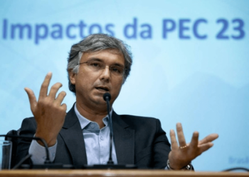 Manter auxílio de R$ 600 em 2023 é ‘desafio’, diz secretário do Tesouro