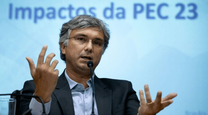 Manter auxílio de R$ 600 em 2023 é ‘desafio’, diz secretário do Tesouro