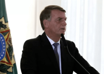 Bolsonaro ironiza rótulo de misógino: “Então eu gosto de homens, pô”