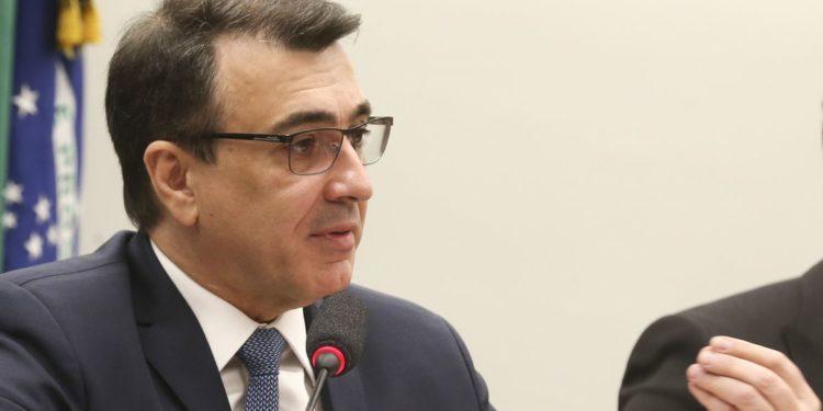 Chanceler brasileiro negocia compra de diesel com Rússia