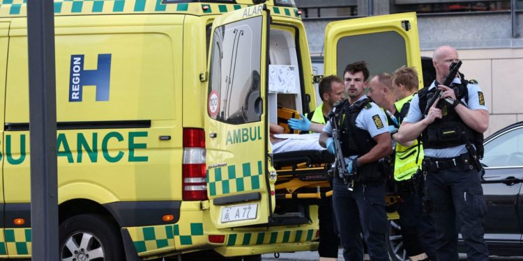 Tiroteio em shopping de Copenhague deixa pessoas mortas