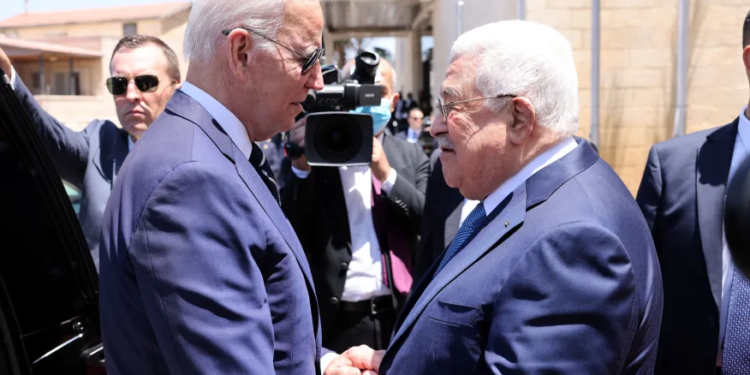 Na Cisjordânia, Biden promete manter esforços pela paz entre Israel e Palestina