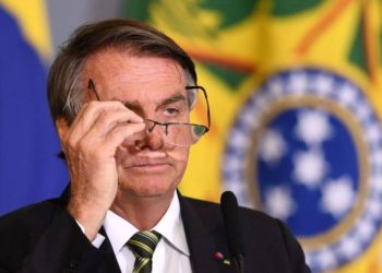 Bolsonaro prorroga até 2023 a remarcação de serviços e eventos adiados pela Covid