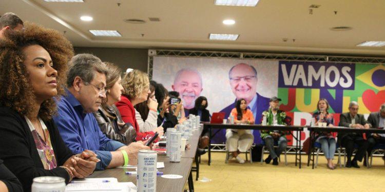 PT oficializa chapa Lula-Alckmin para disputar a Presidência