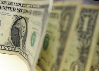 Dólar aproxima-se de R$ 5,40 com temor de recessão global