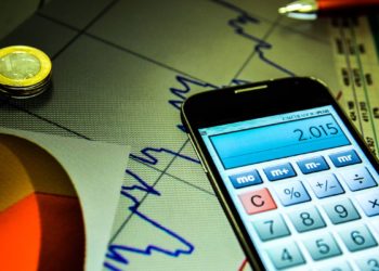 Fitch eleva perspectiva da nota do Brasil de negativa para estável