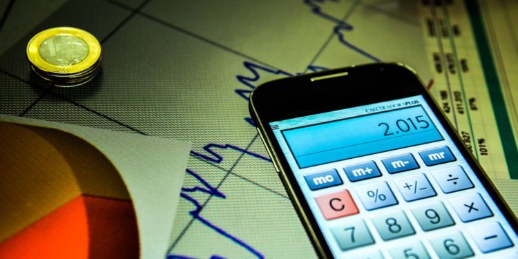 Fitch eleva perspectiva da nota do Brasil de negativa para estável