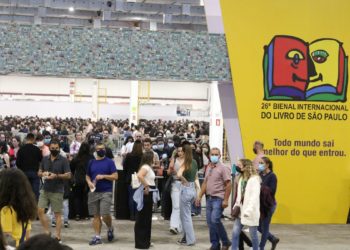 Filas marcam retorno da Bienal Internacional do Livro a São Paulo