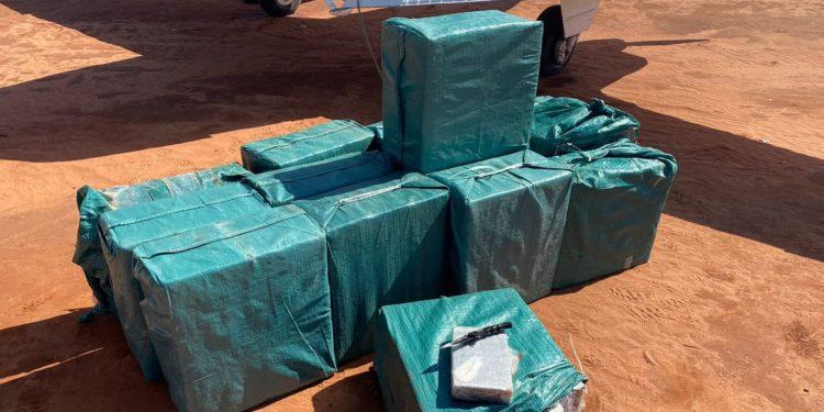 FAB intercepta avião com 500 quilos de cocaína