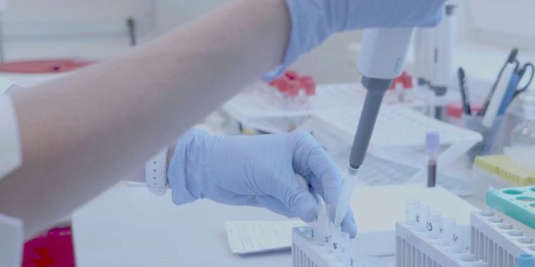 Fiocruz: novas linhagens da Ômicron avançam e favorecem reinfecções