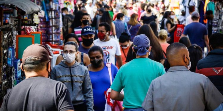 Brasil registra 51,4 mil novos casos e 269 óbitos por covid-19
