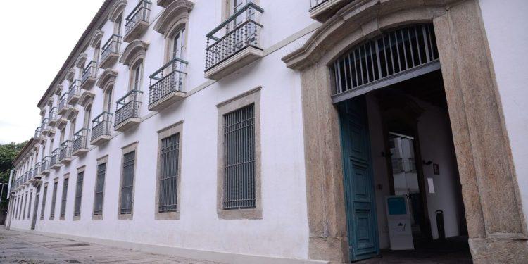 Paço Imperial abre retrospectiva do pintor mato-grossense Adir Sodré