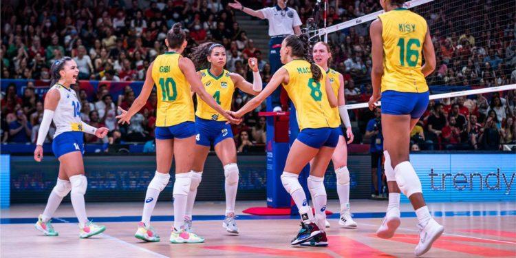 Brasil bate Sérvia e decide título inédito contra Itália na Liga