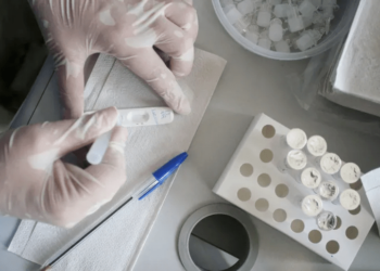 Média móvel de mortes por Covid-19 tem sexto dia em queda, segundo Conass