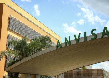 Servidores da Anvisa veem nova estratégia de negacionistas da vacina
