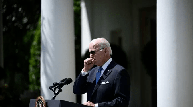 Biden condena ‘ataque feroz’ contra Salman Rushdie
