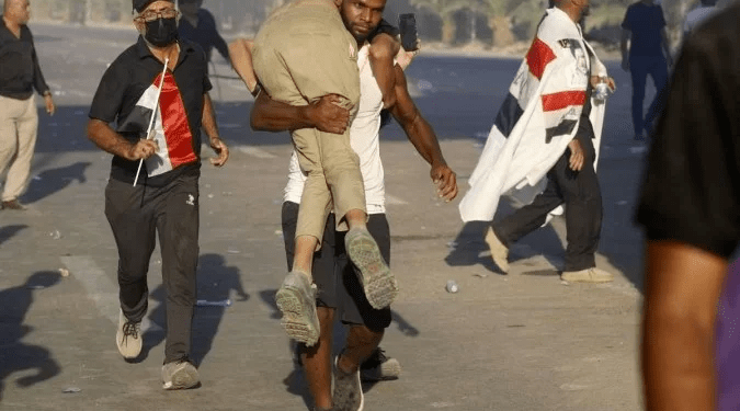 Simpatizantes de Moqtada Al-Sadr ocupam Zona Verde da capital do Iraque