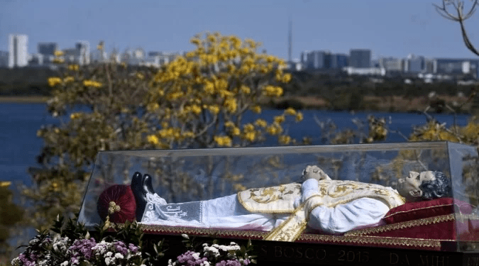 Dom Bosco, co-padroeiro de Brasília é homenageado com missa e carreata