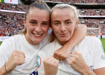 Quanto ganham as jogadoras que venceram a Eurocopa (e como os salários se comparam com o dos homens)