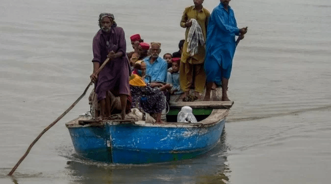 Mais de 1,1 mil mortos e um terço do país inundado: a tragédia das chuvas no Paquistão
