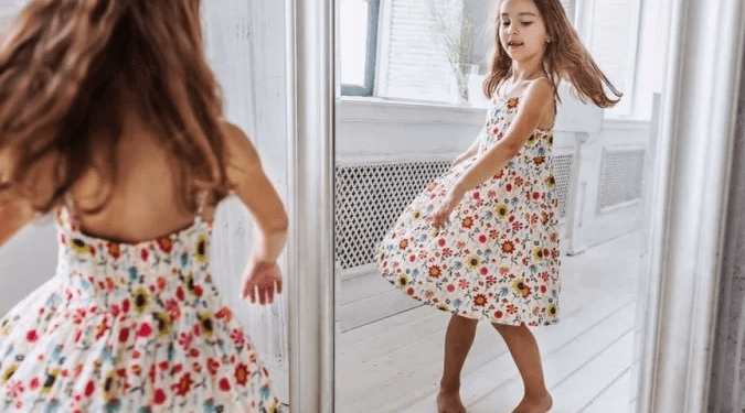 O lado ruim de elogiar crianças por sua beleza