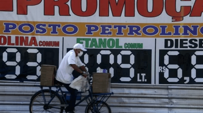 Litro da gasolina chega a R$ 4,93 em postos no Distrito Federal