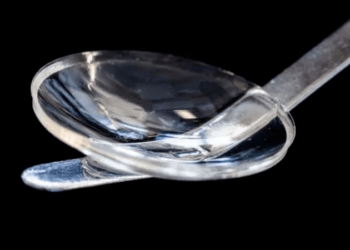 Camada ocular feita da pele de porco é implantada em 14 pessoas cegas
