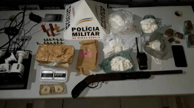 Polícia apreende drogas após homem publicar foto armado no Instagram, em MG