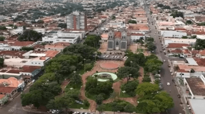 Por telefone, bombeiro ajuda no salvamento de menino afogado