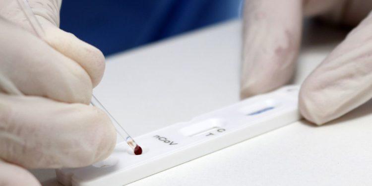 Índia tem aumento nos casos e nas mortes por covid-19